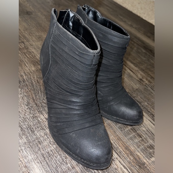 Black Heeled Boots - Picture 1 of 4